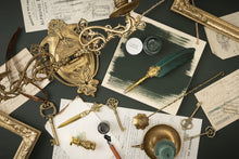 Load image into Gallery viewer, Manor Green